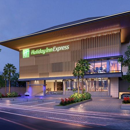 Holiday Inn Express Bali Sunset Road By Ihg Kuta Lombok Exterior foto