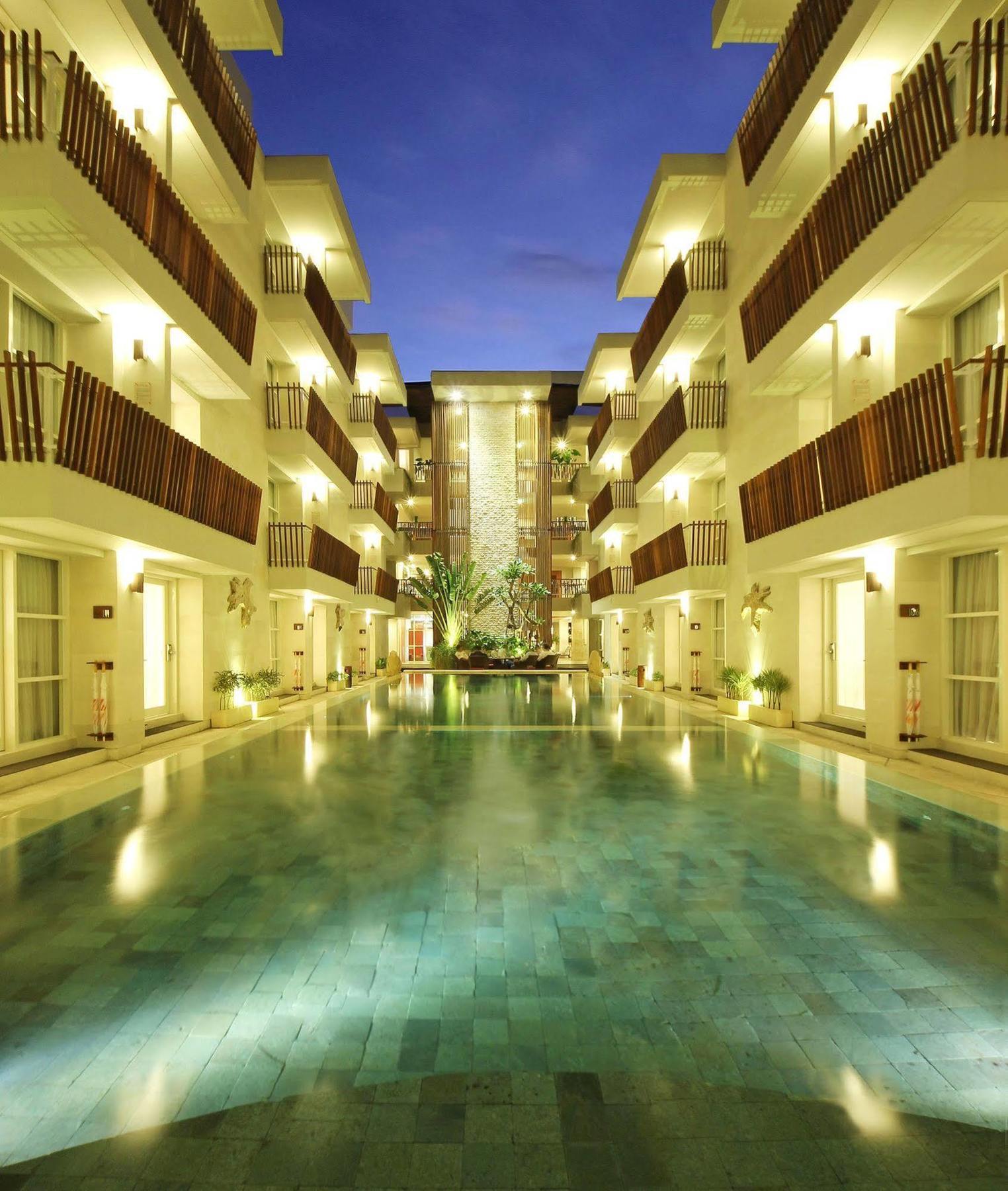 Holiday Inn Express Bali Sunset Road By Ihg Kuta Lombok Exterior foto