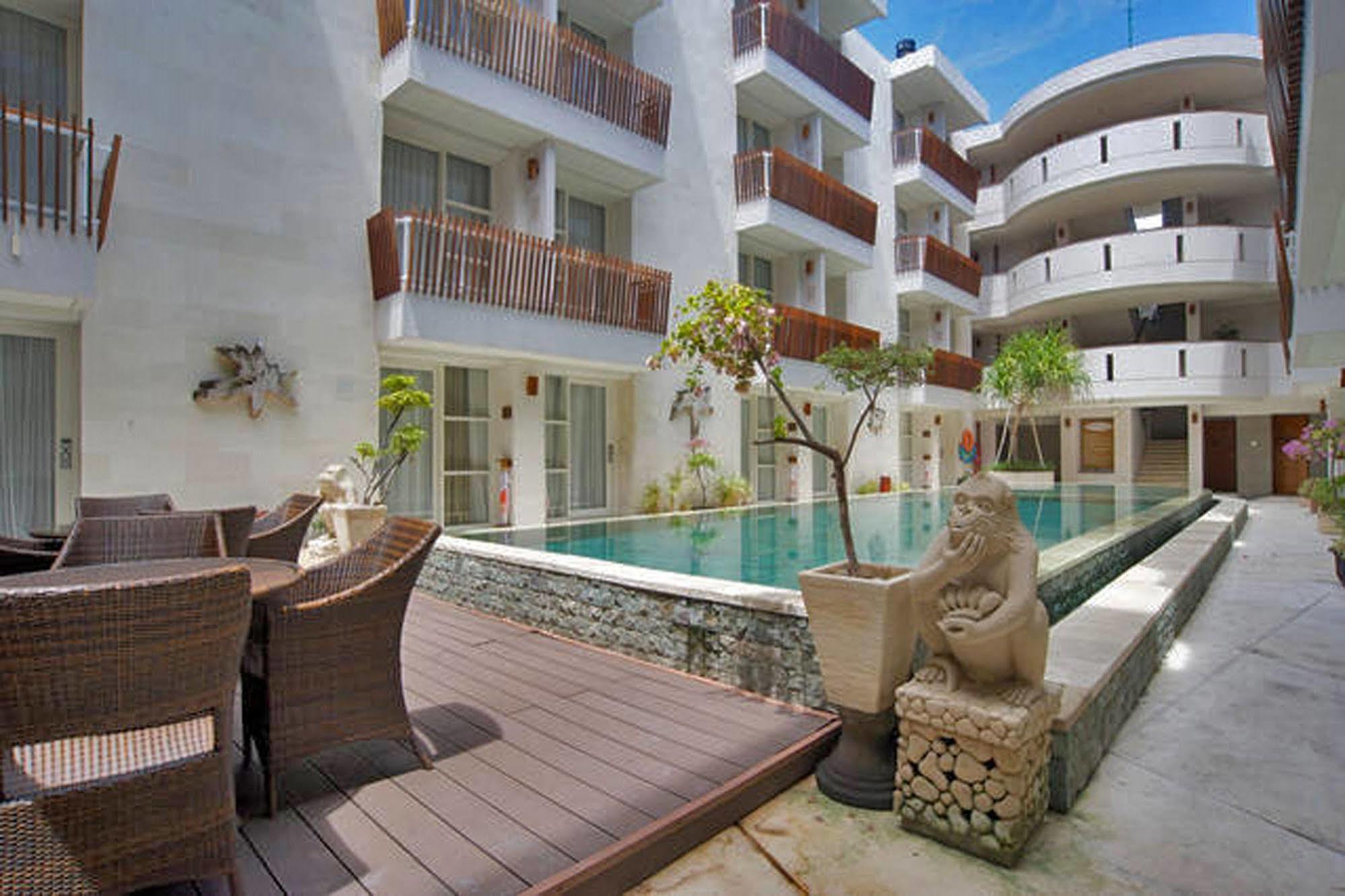 Holiday Inn Express Bali Sunset Road By Ihg Kuta Lombok Exterior foto